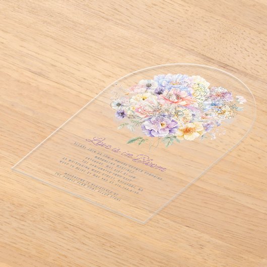 Liebe ist im Brautparty Blütenblumenbögen des Früh Acryleinladungen (Ablage )