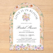 Liebe ist im Brautparty Blütenblumenbögen des Früh Acryleinladungen (Vorderseite)