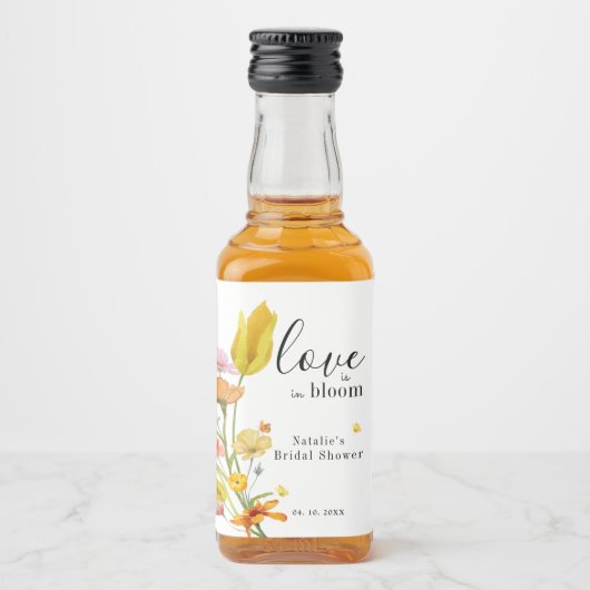 Liebe ist im Brautparty der Bloom Spring Wildblume Alkoholflaschenetikett (Vorderseite)