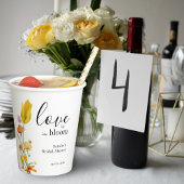 Liebe ist im Brautparty der Bloom Spring Wildblume Pappbecher