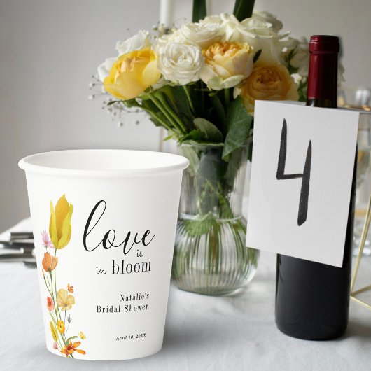 Liebe ist im Brautparty der Bloom Spring Wildblume Pappbecher