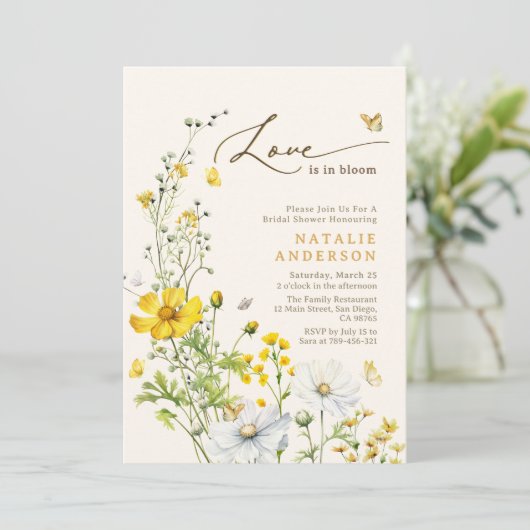 Liebe ist in Bloom Blume Butterfly Brautparty Einladung (Stehend Vorderseite)