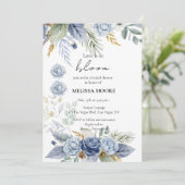 Liebe ist in Bloom Brautparty Dusty Blue Blume Einladung (Stehend Vorderseite)