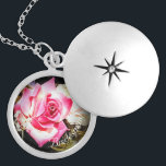 Liebe ist in Bloom Bridesmaid Gift Medaillon<br><div class="desc">Das Design zeigt das nah-up Bild einer rosa Rose in voller Blüte. Das umschließende Bild ist der anpassbare Text "Bridesmaid". Konzipiert,  um sich mit der "Liebe ist in der Bloom Wedding Suite" abzustimmen.</div>