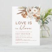 Liebe ist in Bloom Pampas Grass Brautparty Einladung (Stehend Vorderseite)