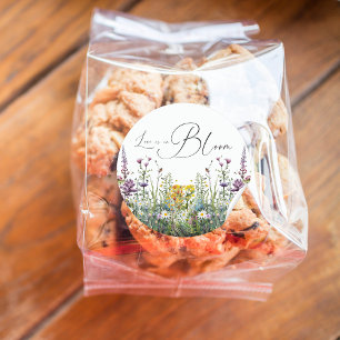 Liebe ist in Bloom Wildblume Blumenkohl Brautparty Runder Aufkleber