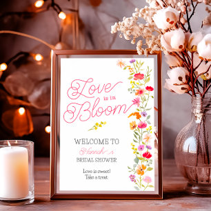Liebe ist in blühenden Wildblumen Blumenkorb Empfa Poster