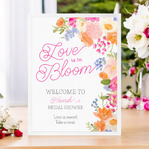 Liebe ist in blühenden Wildblumen Blumenkorb Empfa Poster