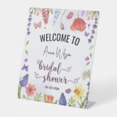 Liebe ist in Blüte lila Wildblume Brautparty Sockelschild (Vorderseite)