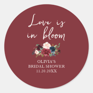 Liebe ist in Blüten Florale Brautparty Runder Aufkleber
