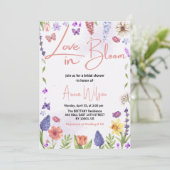 Liebe ist in Blütenbürste und Brautparty mit Bläsc Einladung (Stehend Vorderseite)