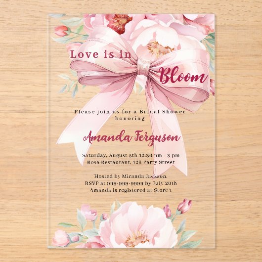 Liebe ist in Blütenfloralen rosa Bogen Brautparty Acryleinladungen (Vorderseite)