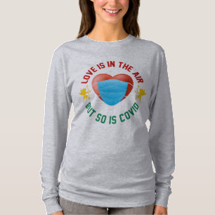 Liebe ist in der Luft, aber auch gespickt T-Shirt