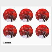 Liebe ist in der Luft Red Tree Typografy Cloud Runder Aufkleber (Blatt)