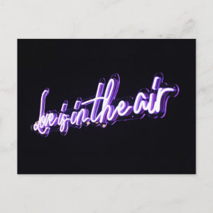 Liebe-ist-in-der-Luft-Schild-Typografisches-Bild-Z Postkarte