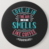 Liebe ist in der Luft und es riecht wie Kaffee Button (Vorderseite)