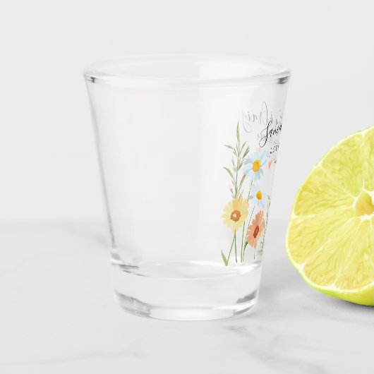 Liebe ist in der Wildblume Bloom Daisy Shotglas Schnapsglas (Links)