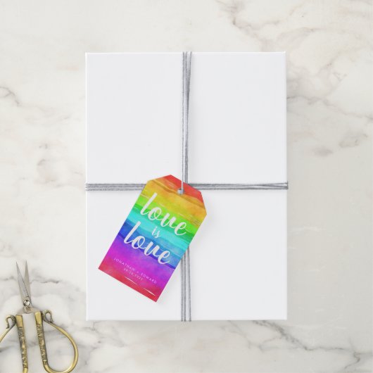 "Liebe ist Liebe" Aquarellfarbenprägung Regenbogen Geschenkanhänger (Mit Garn)
