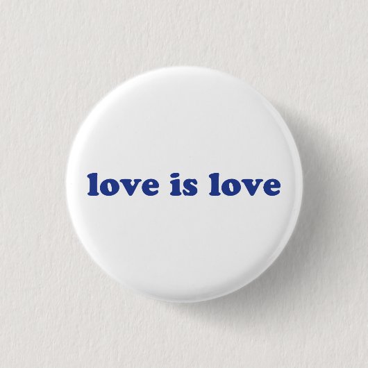 "Liebe ist Liebe" - blaue Buchstaben Button (Vorderseite)
