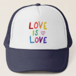 LIEBE IST LIEBE Farbenfrohe Regenbogenforelle Truckerkappe<br><div class="desc">Karo in meinem Shop für mehr Pronen, alberne Witze, Wandern, Camping, Vanilleblüten, Vögel und vieles mehr! Dieses Design finden Sie auch auf Shirts, Aufklebern, Tasse und Tasten. Besuchen Sie unbedingt auch meinen Shop für weitere Designs. Oder wenn Sie etwas Angewohntes möchten, lass mir bitte Bescheid. Wenn Sie etwas von meinem...</div>