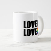 Liebe ist Liebe Jumbo-Tasse (Vorderseite Rechts)