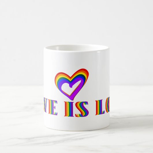 Liebe ist Liebe oder Ihr Text Rainbow Heart LGBTQ Kaffeetasse (Mittel)