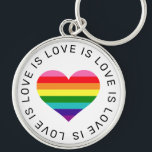 Liebe ist Liebe Rainbow Heart Gay Pride Schlüsselanhänger<br><div class="desc">Liebe ist Liebe. Liebe hat keine Grenzen. Feiern Sie und zeigen Sie Ihre Unterstützung für die LGBTQ-Community mit dieser 8-farbigen,  mit Regenbogen gestreiften Herzkette mit modernem "Liebe ist Liebe ist Liebe... " schwarzem Text,  der das Design umrahmt. Enthält einen sauberen,  weißen Hintergrund.</div>