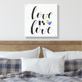 Liebe ist Liebe | Rainbow Hearts Leinwanddruck (Insitu (Schlafzimmer))