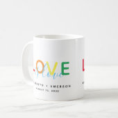 Liebe ist Liebe Rainbow Typografie Kaffeetasse (Vorderseite Links)