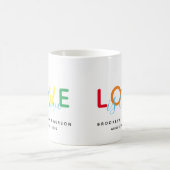 Liebe ist Liebe Rainbow Typografie Kaffeetasse (Mittel)