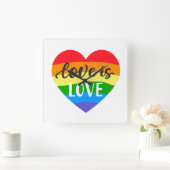 Liebe ist Liebe Regenbogenherz Quadratische Wanduhr (Zuhause)