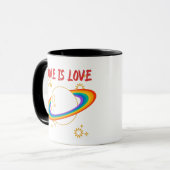 Liebe ist Liebe. Regenbogenplanet. LGBTQ + Stolz Tasse (Vorderseite Links)