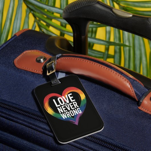 Liebe ist niemals falsch Pride Month LGBT Gepäckanhänger (Vorderseite Insitu 1)