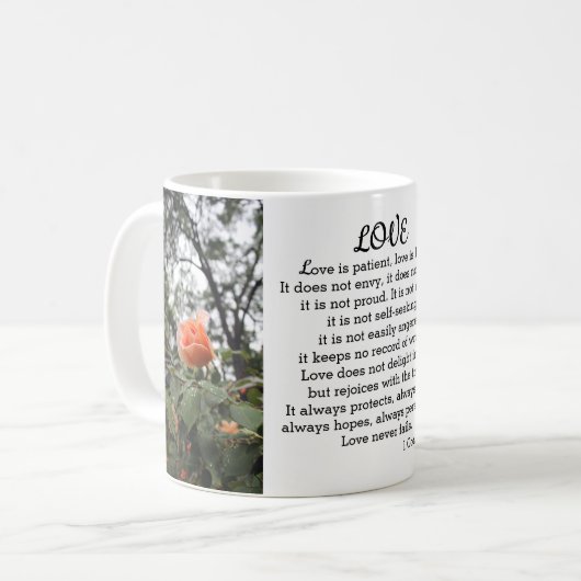 Liebe ist Patient 1 Korinther 13:4-8 Tasse (Vorderseite Links)