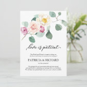 Liebe ist Patient Hochzeit Nachponement Eukalyptus Einladung (Stehend Vorderseite)