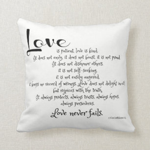 Liebe ist Patient (Scripturevers) B&W w Pinstripes Kissen