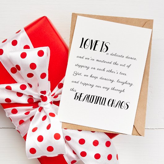 Liebe ist schönes Chaos - Minimalistische Typograf Karte