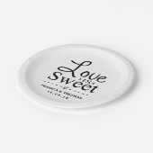 Liebe ist süß! Custom Black & White Wedding Pappteller (Schrägansicht)