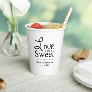 Liebe ist süß! Moderne Schwarz-Weiß-Hochzeit Pappbecher