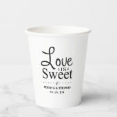 Liebe ist süß! Moderne Schwarz-Weiß-Hochzeit Pappbecher (Vorderseite)