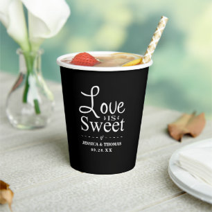 Liebe ist süß! Moderne Schwarz-Weiß-Hochzeit Pappbecher