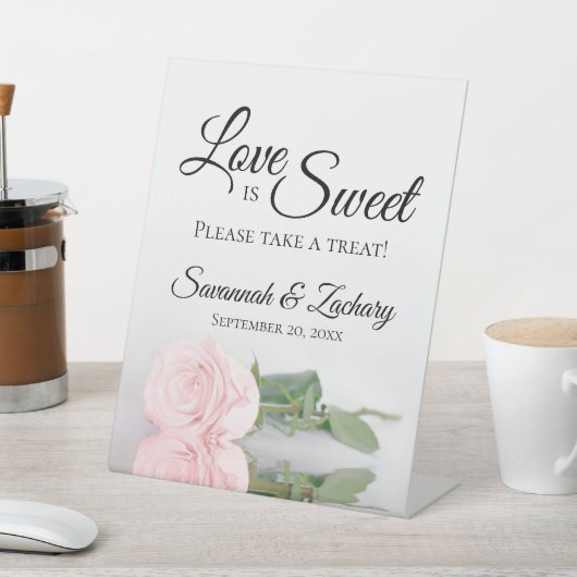 Liebe ist süß Nehmen Sie eine Leckerei Blush Pink Sockelschild (In SItu)