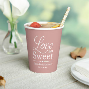 Liebe ist süße Custom Dusty Rose Hochzeitsmonogram Pappbecher