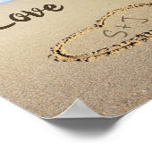 Liebe ist Sweet Beach Wedding Initialen in Sand He Poster (Ecke)