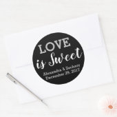 Liebe ist Sweet Black Silver Wedding Engage Gefall Runder Aufkleber (Umschlag)