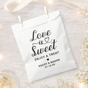 Liebe ist Sweet Modern Black Heart Script Hochzeit Geschenktütchen