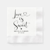 Liebe ist Sweet Modern Black Heart Script Hochzeit Serviette (Vorderseite)