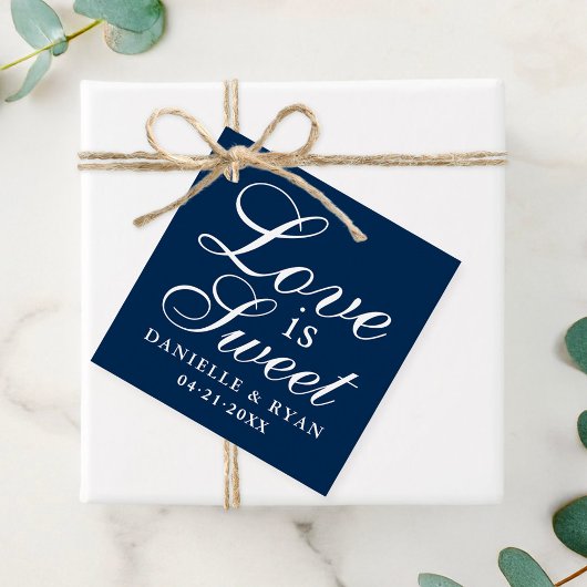 Liebe ist Sweet Navy Blue Script Wedding Monogram Geschenkanhänger