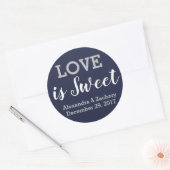 Liebe ist Sweet Navy Blue Silver Wedding Verlobung Runder Aufkleber (Umschlag)