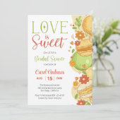 Liebe ist Sweet Pastel Macaron Brautparty Einladung (Stehend Vorderseite)